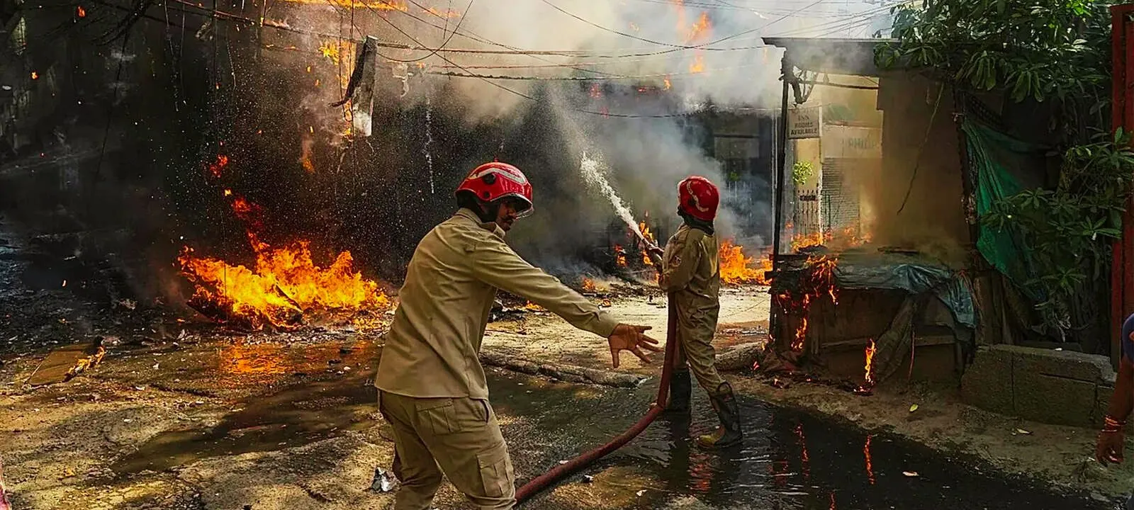 Dois moçambicanos morrem em incêndio em Nova Deli