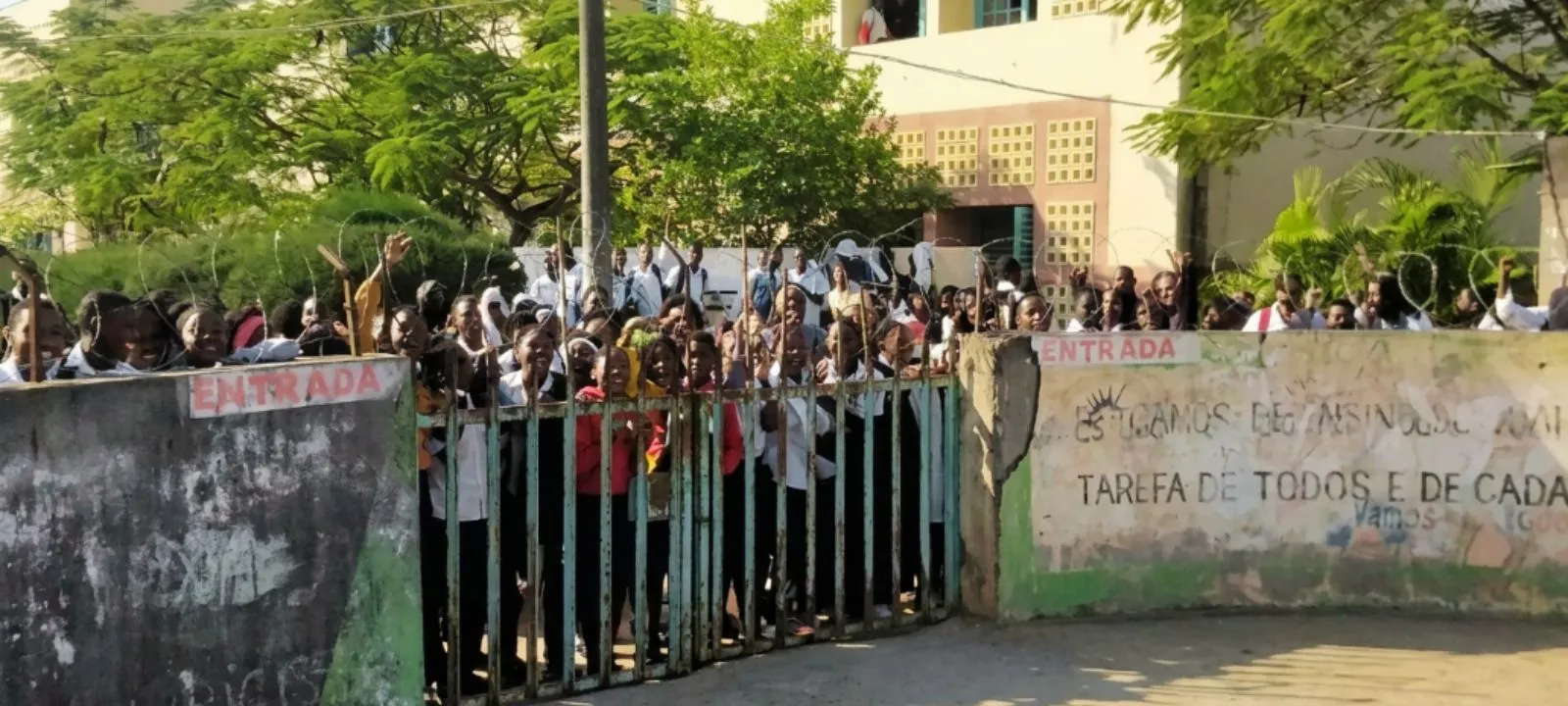 Liberdade: Jornalistas da EcoTV apedrejados por um grupo de alunos