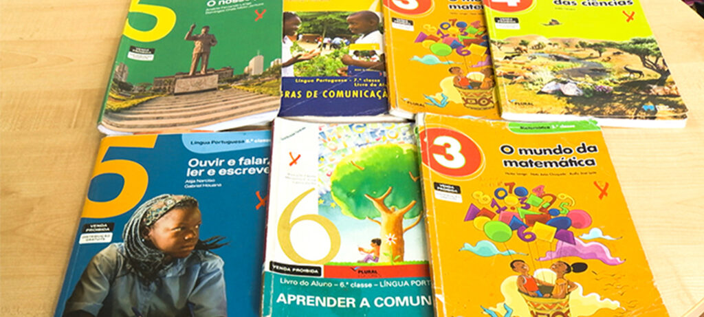 Escolas privadas proibidas de usar manuais gratuitos do Estado